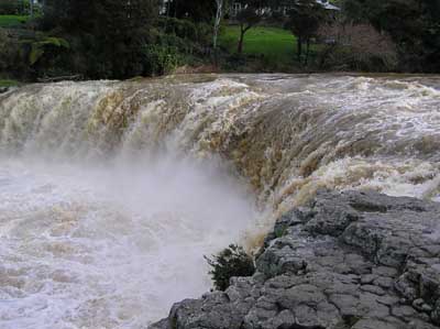 Haruru Falls